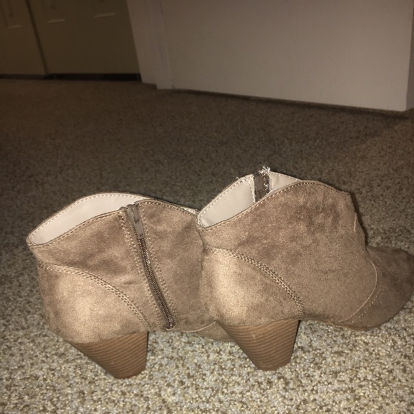 Brown suede booties - Picture 4 of 6